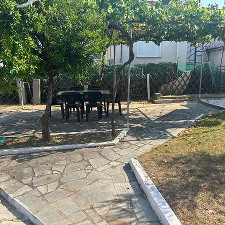 Family House In Βρασνά
